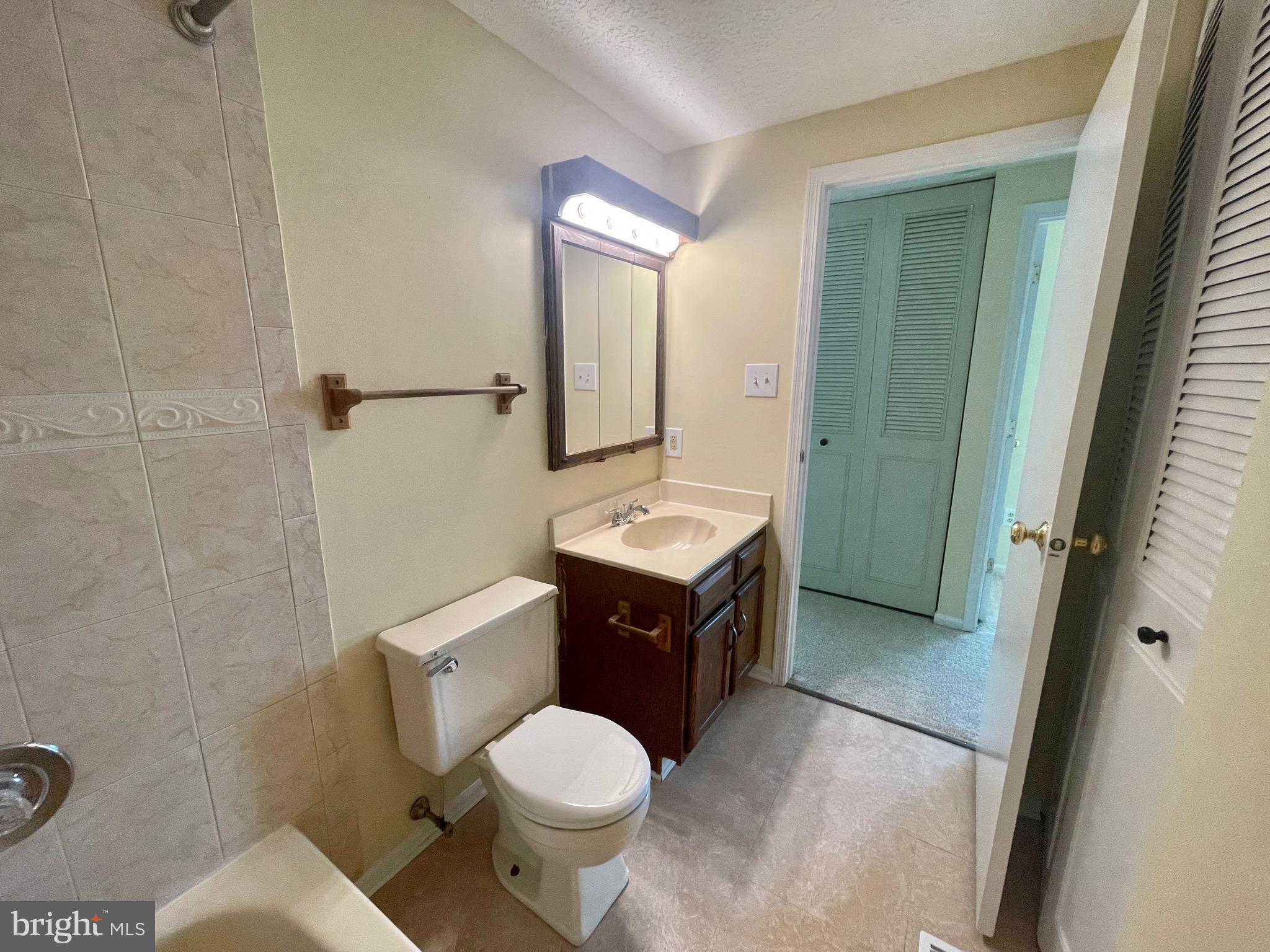 LAWRENCE HILL - Residential