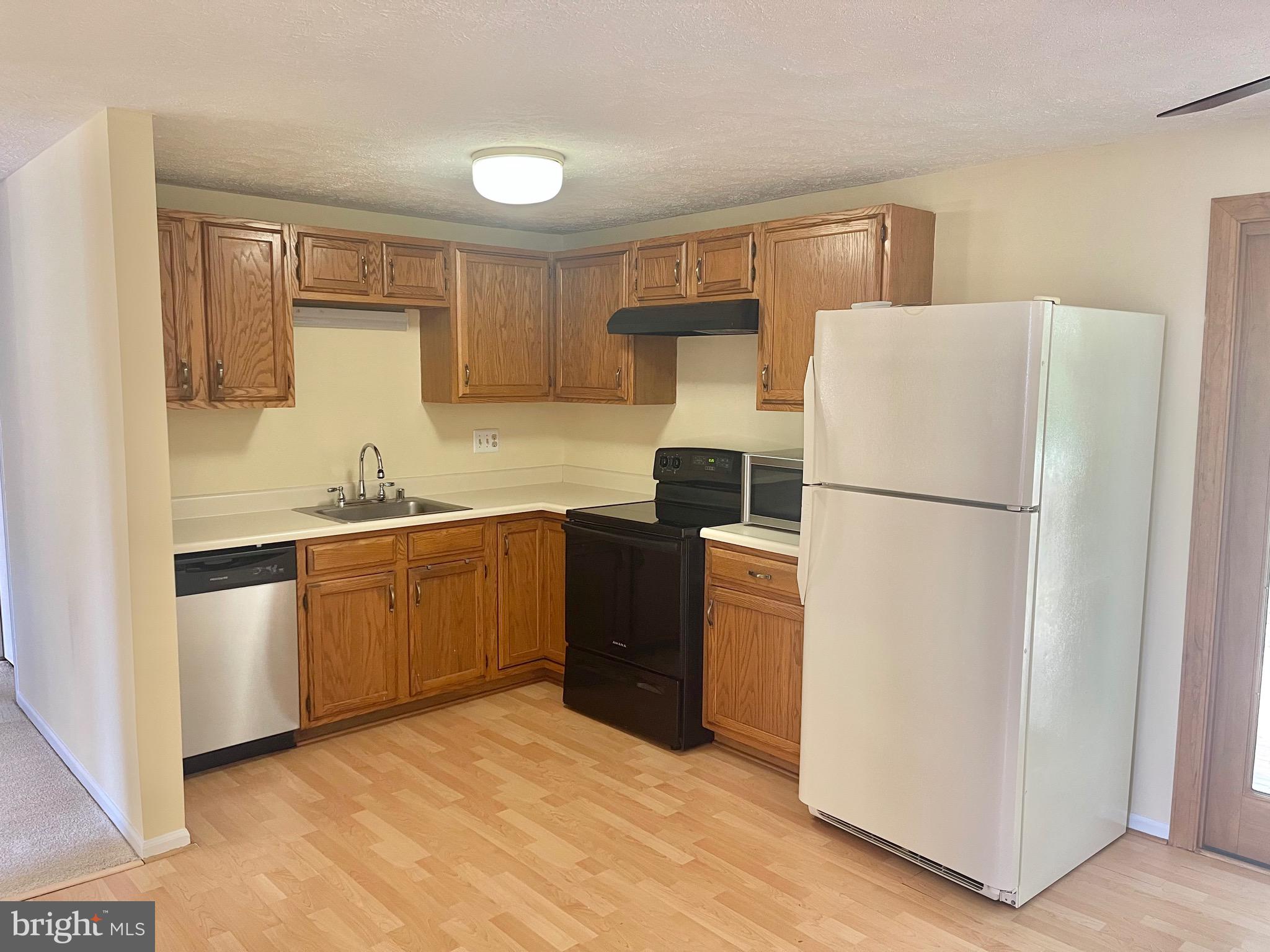 LAWRENCE HILL - Residential