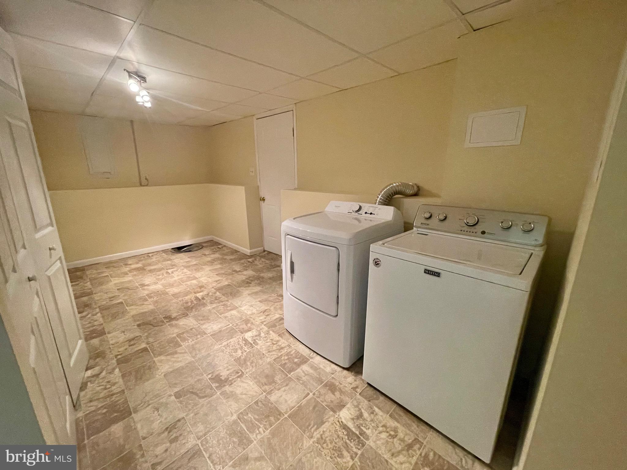 LAWRENCE HILL - Residential