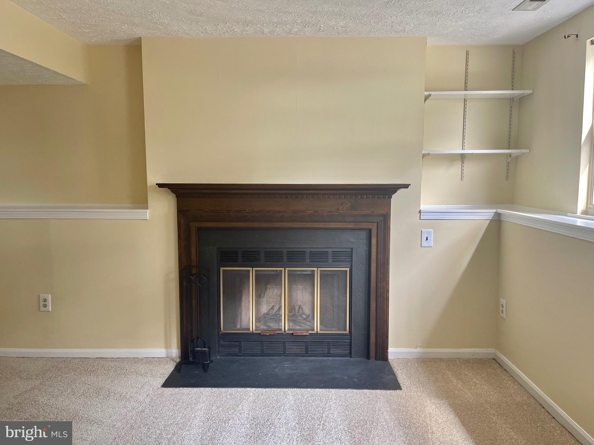 LAWRENCE HILL - Residential