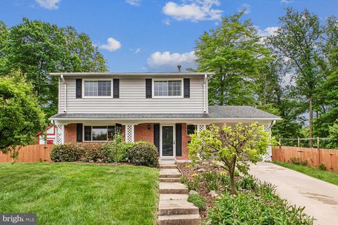 Photo of 8933 Burke Lake Road, SPRINGFIELD, VA 22151 (MLS # VAFX2300304)