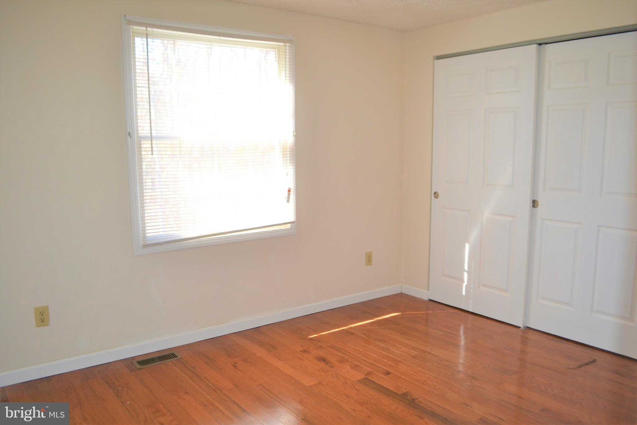 BONNIEMILL ACRES - Residential Lease