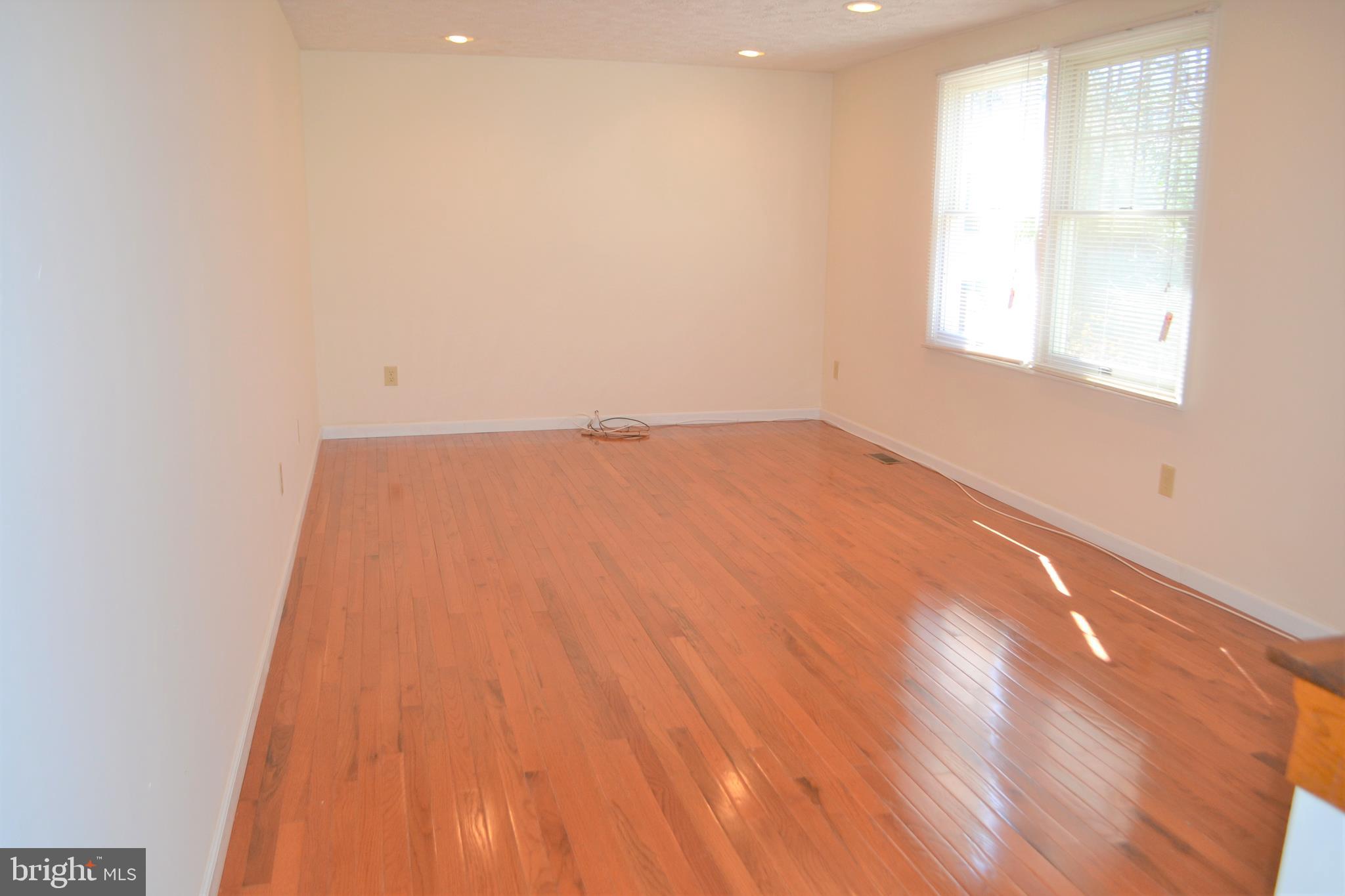 BONNIEMILL ACRES - Residential Lease