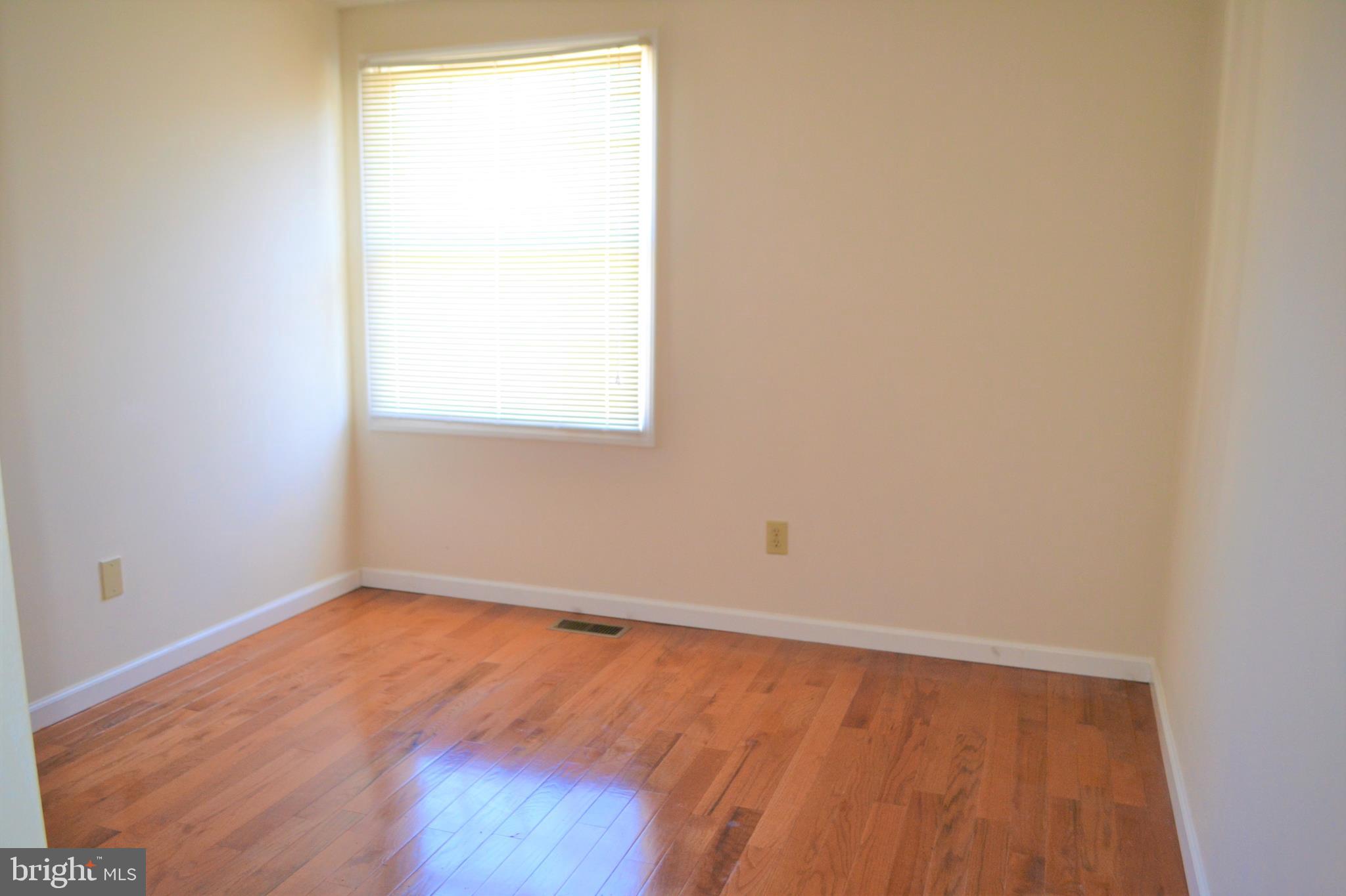 BONNIEMILL ACRES - Residential Lease