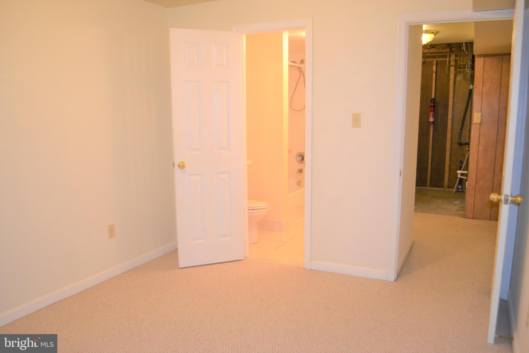 BONNIEMILL ACRES - Residential Lease