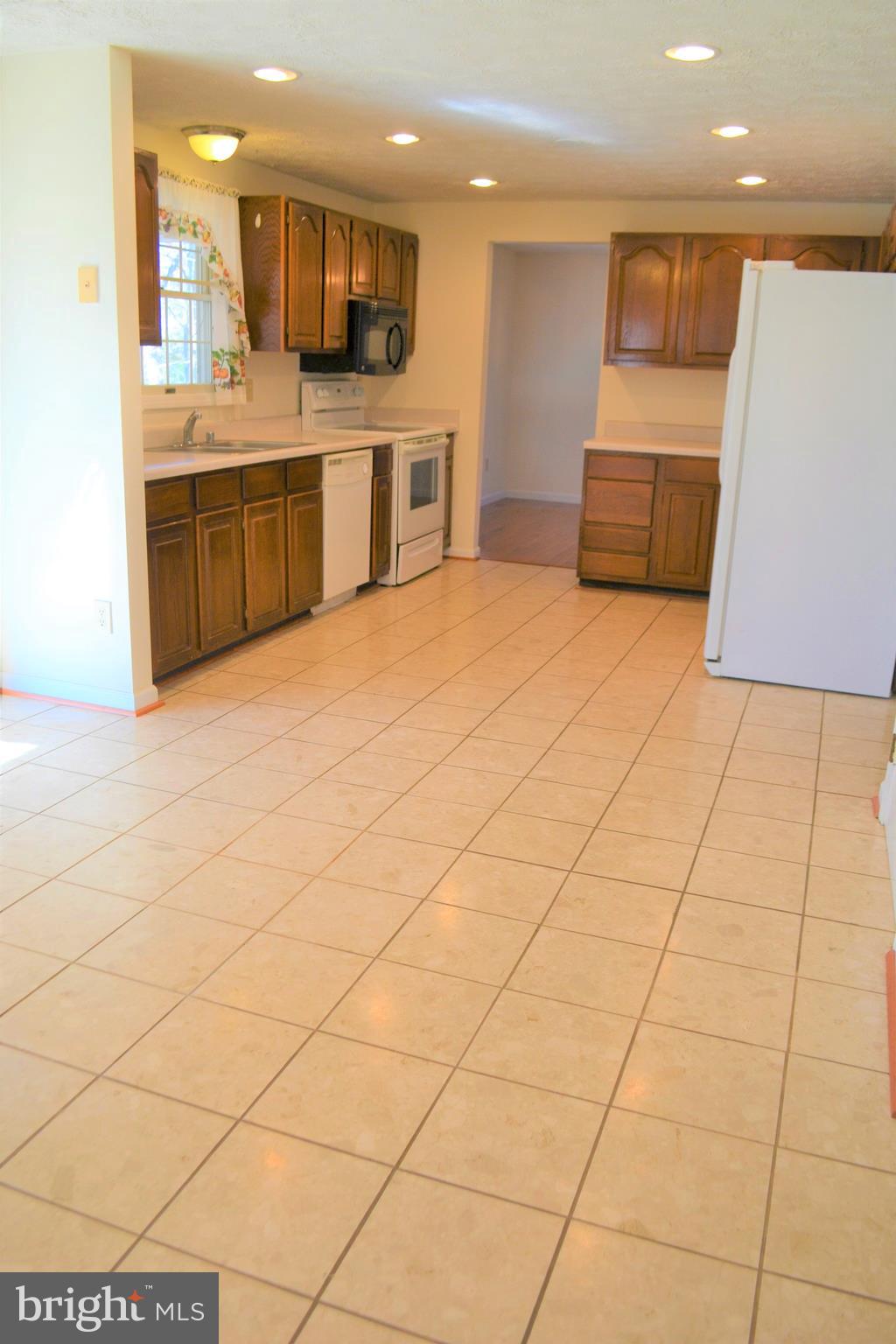 BONNIEMILL ACRES - Residential Lease