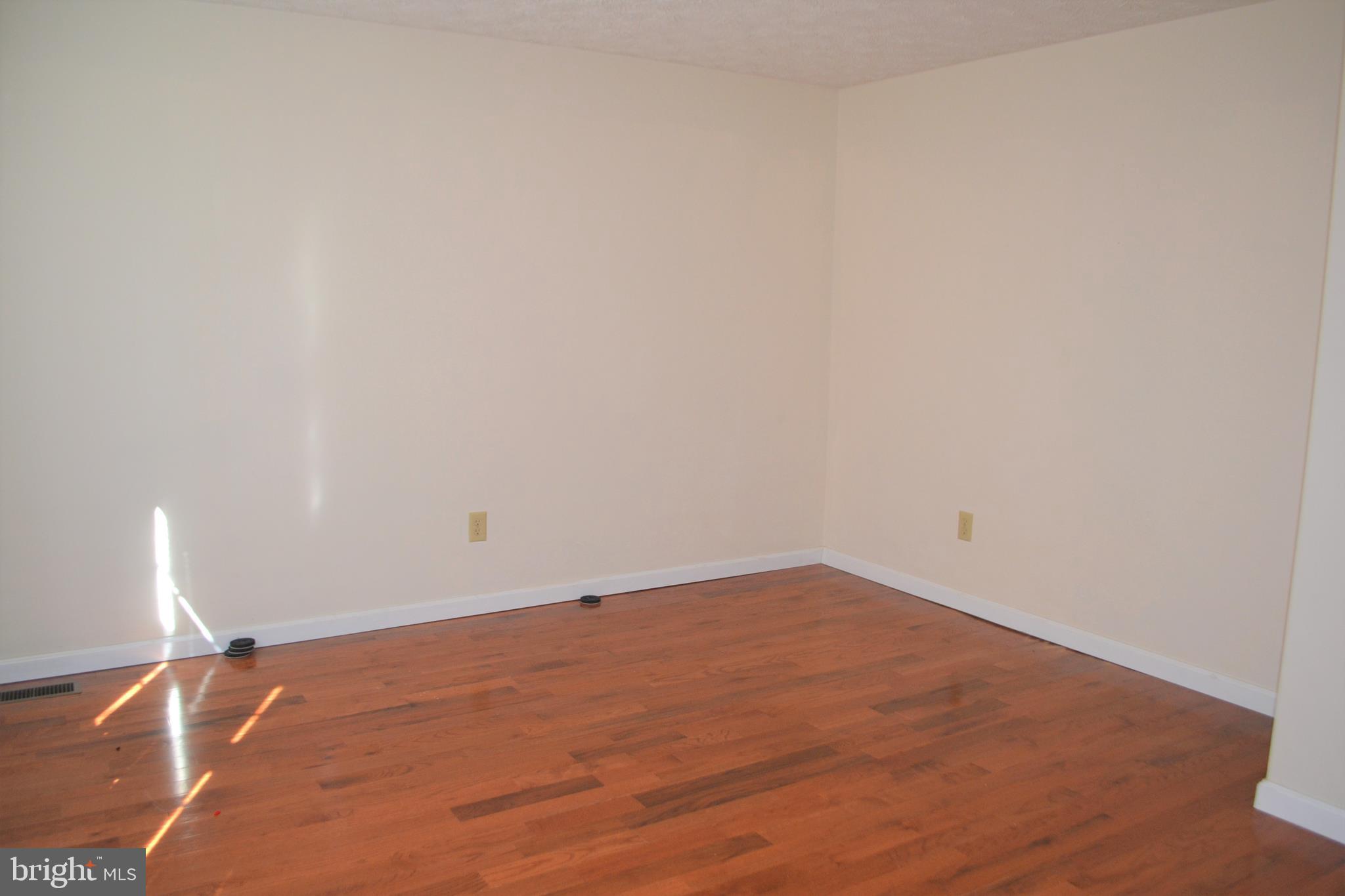 BONNIEMILL ACRES - Residential Lease