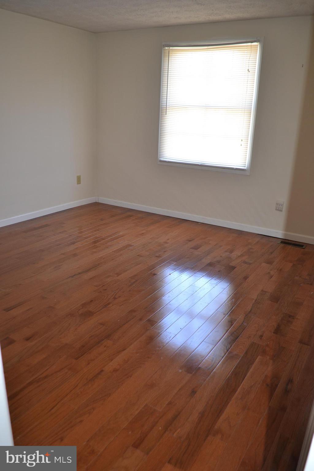 BONNIEMILL ACRES - Residential Lease