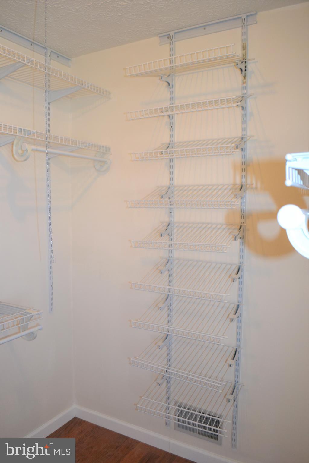 BONNIEMILL ACRES - Residential Lease