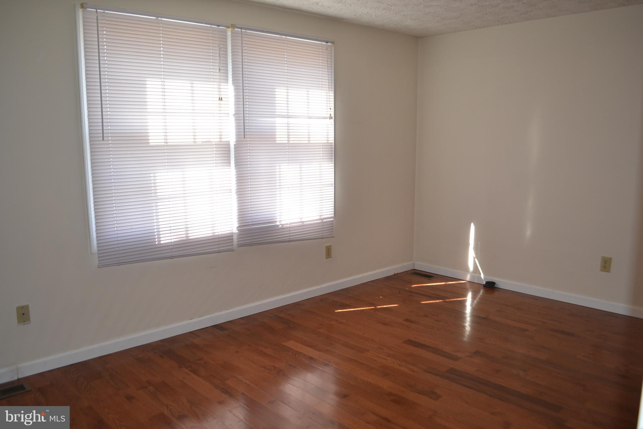 BONNIEMILL ACRES - Residential Lease