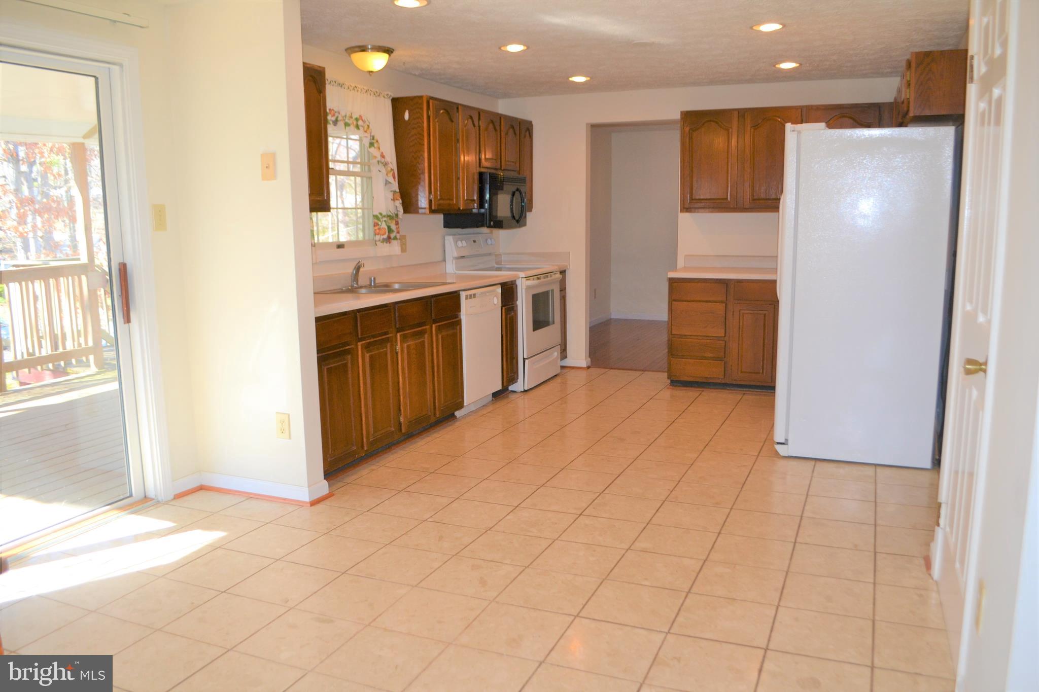 BONNIEMILL ACRES - Residential Lease