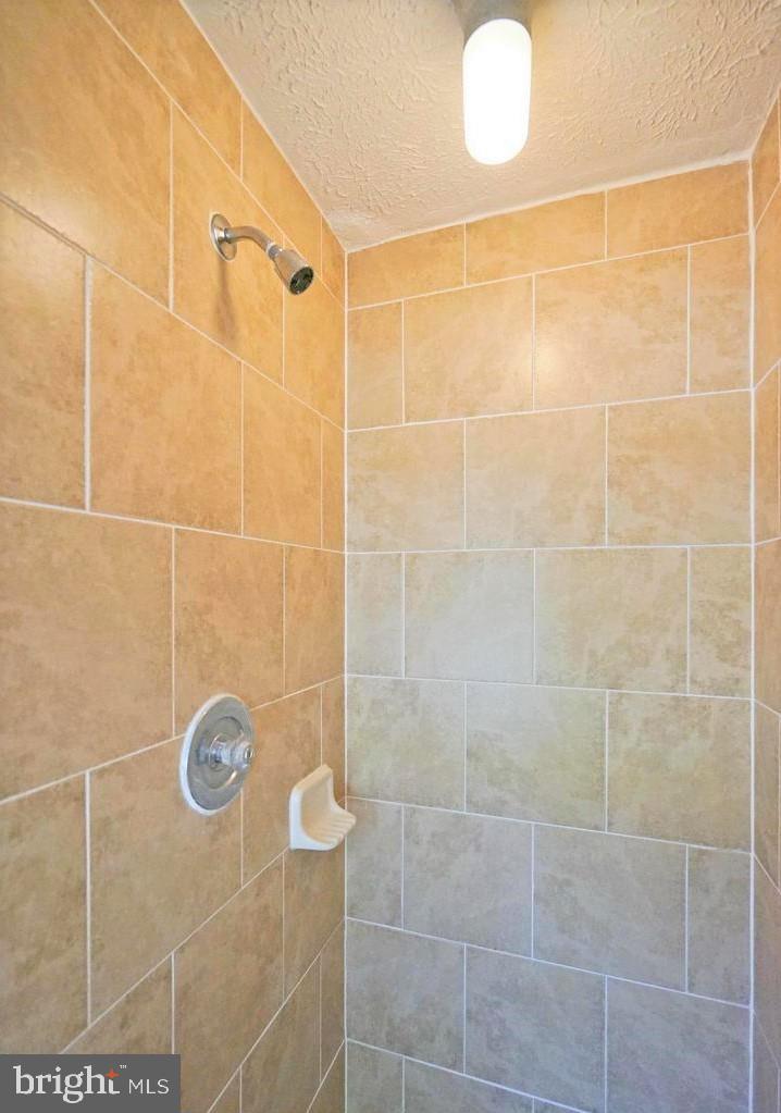 BONNIEMILL ACRES - Residential Lease