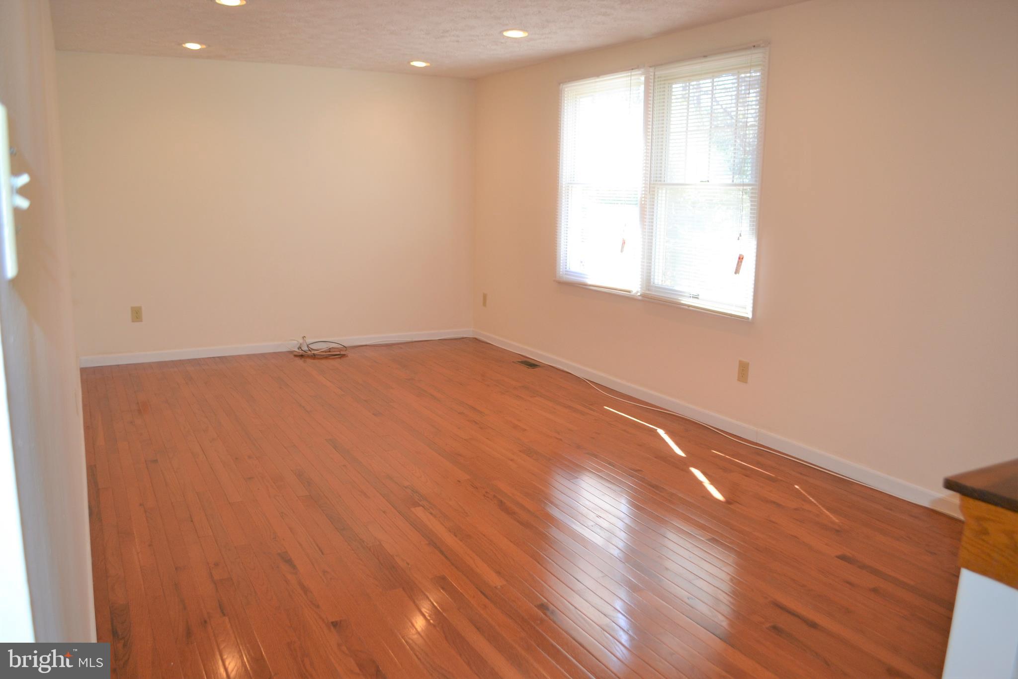 BONNIEMILL ACRES - Residential Lease