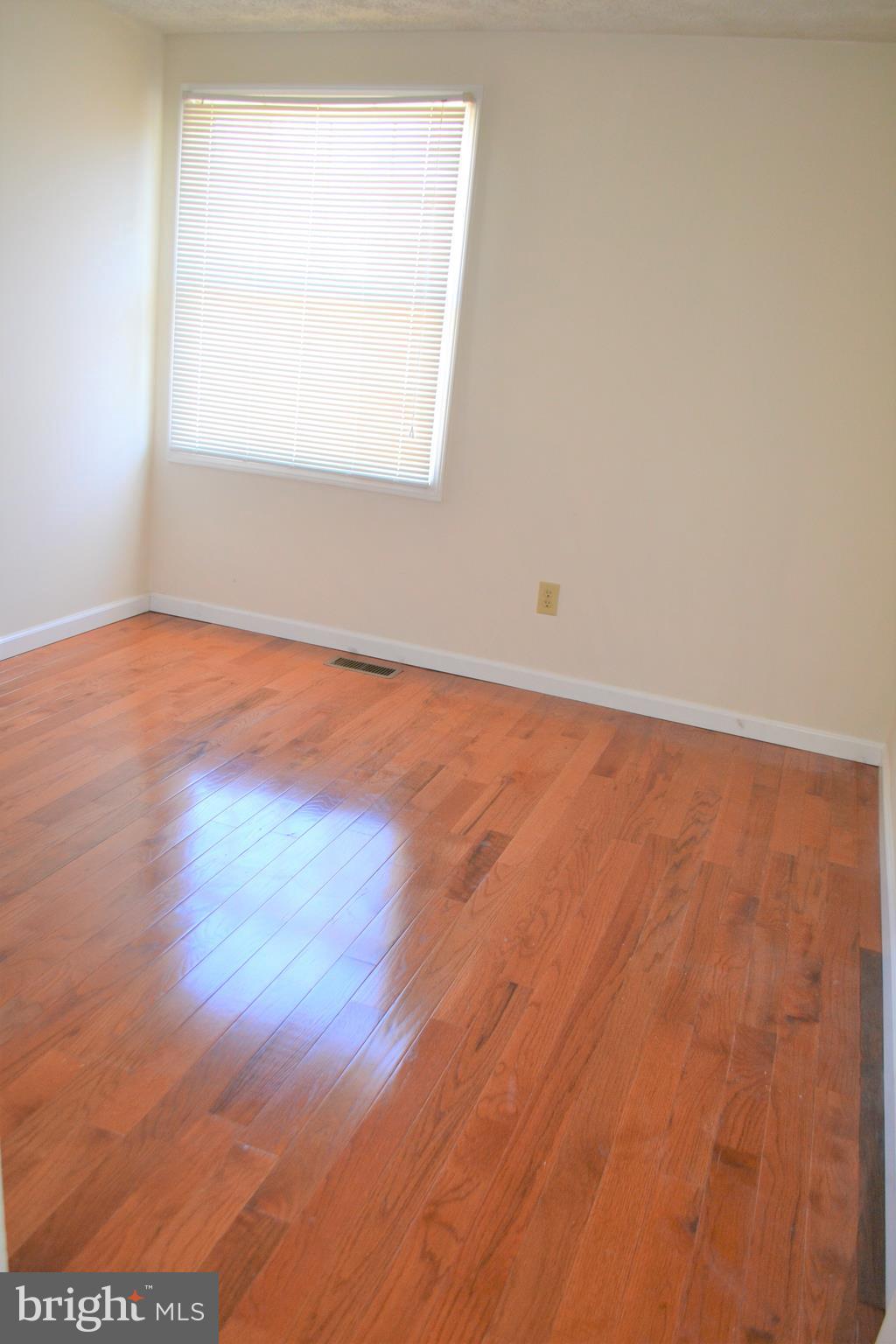 BONNIEMILL ACRES - Residential Lease