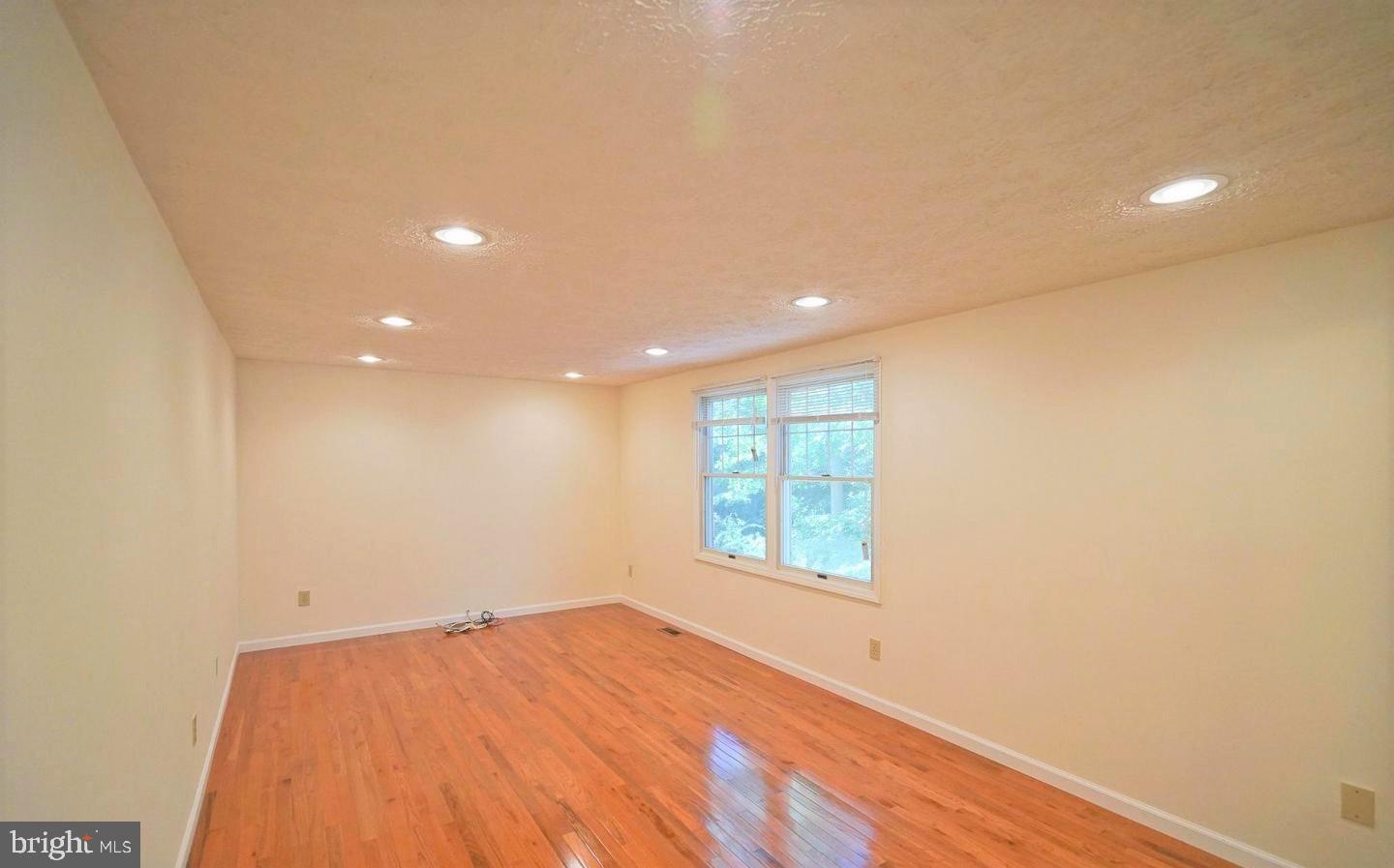 BONNIEMILL ACRES - Residential Lease