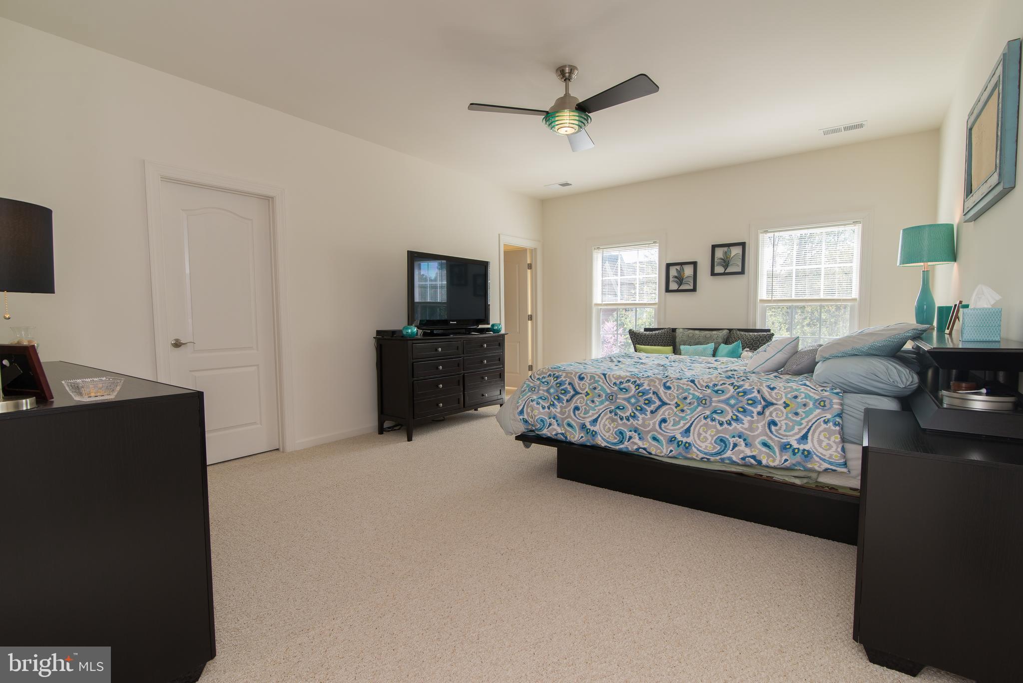 KENSINGTON SQUARE - Residential Lease