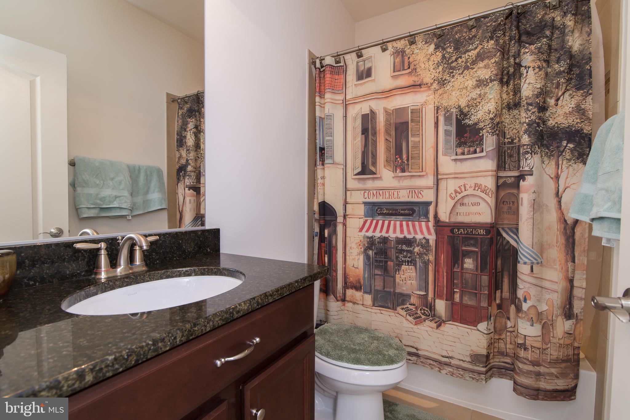 KENSINGTON SQUARE - Residential Lease