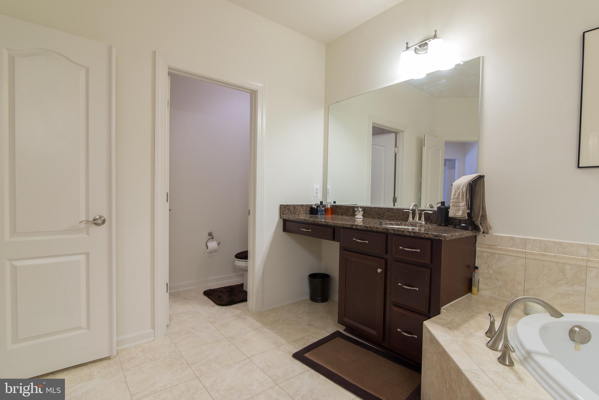 KENSINGTON SQUARE - Residential Lease