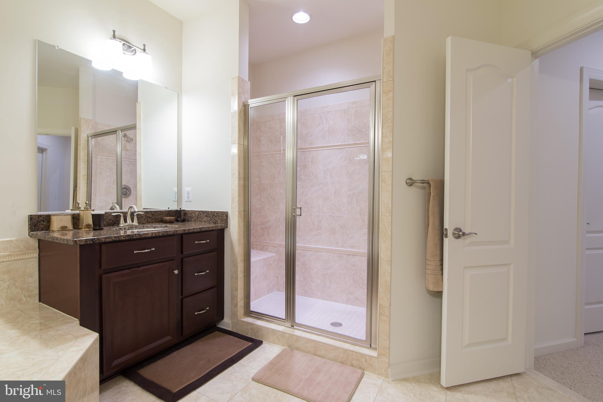 KENSINGTON SQUARE - Residential Lease