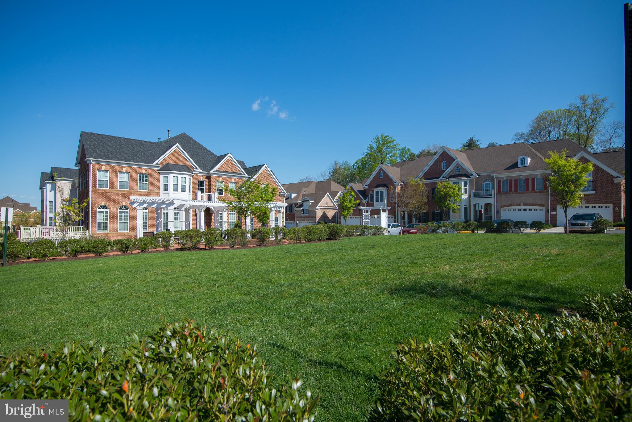 KENSINGTON SQUARE - Residential Lease