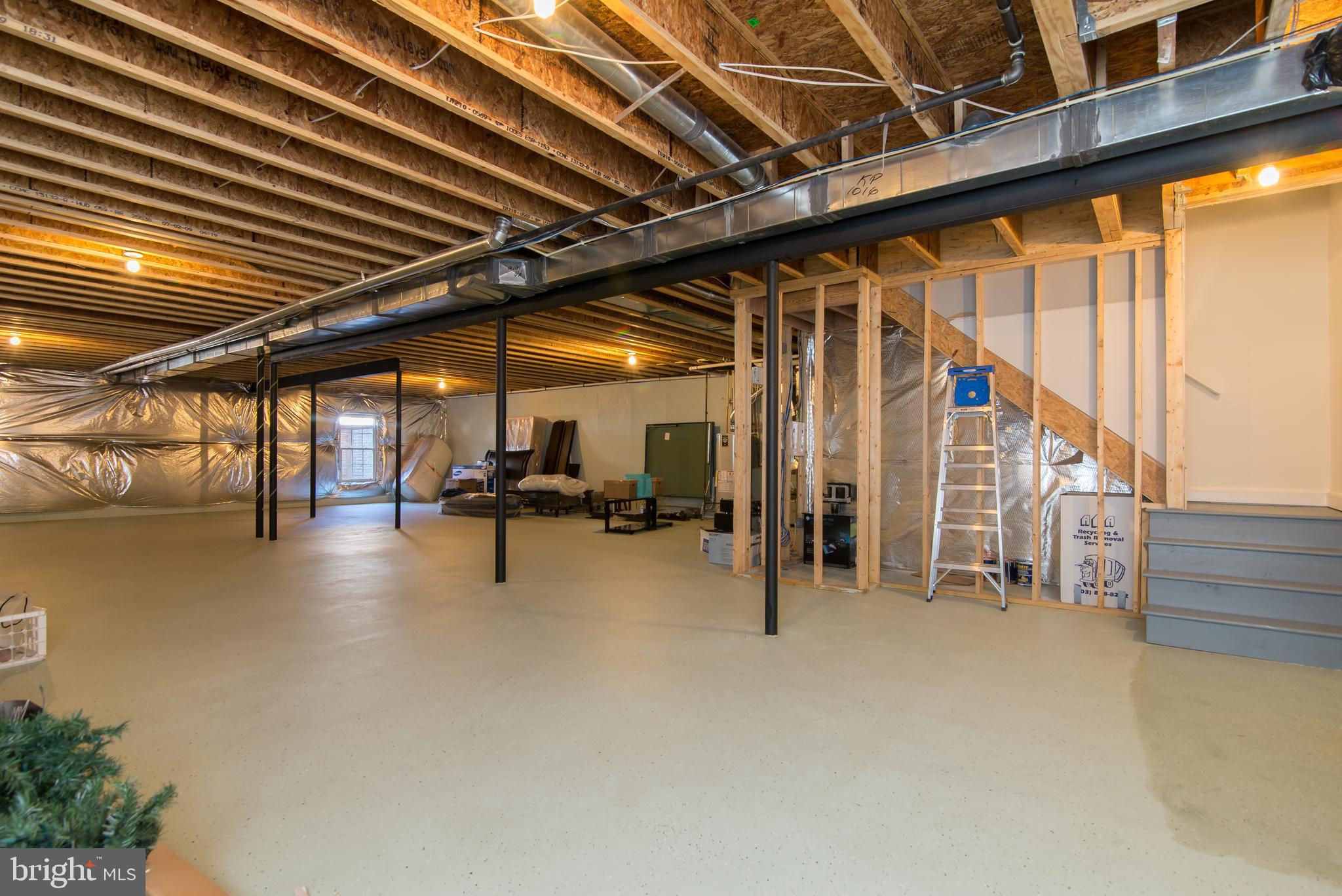 KENSINGTON SQUARE - Residential Lease