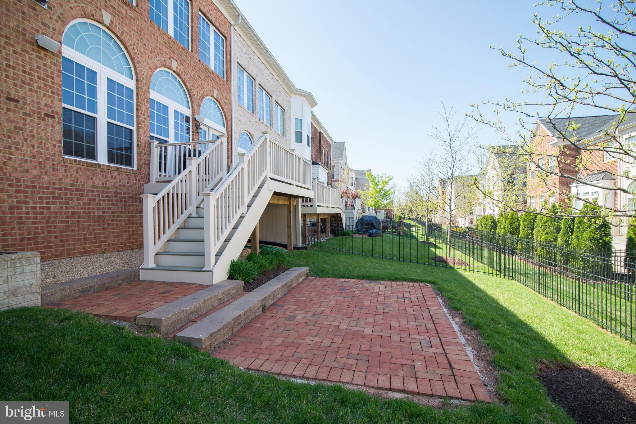 KENSINGTON SQUARE - Residential Lease