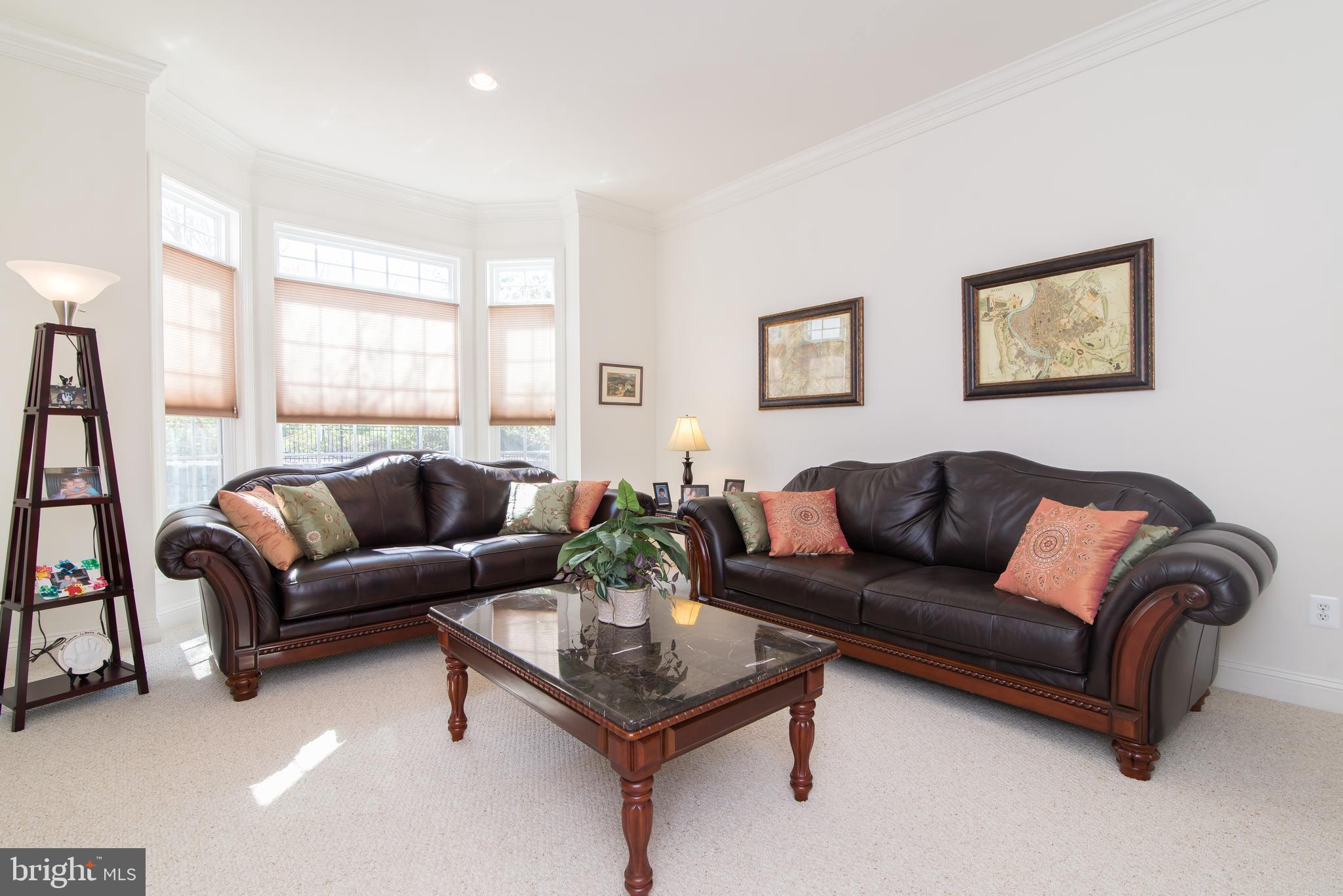 KENSINGTON SQUARE - Residential Lease