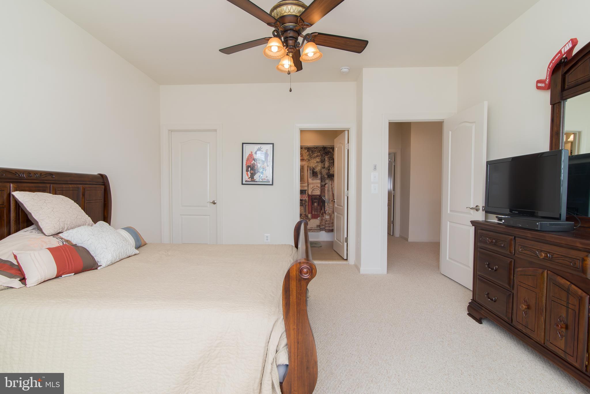 KENSINGTON SQUARE - Residential Lease