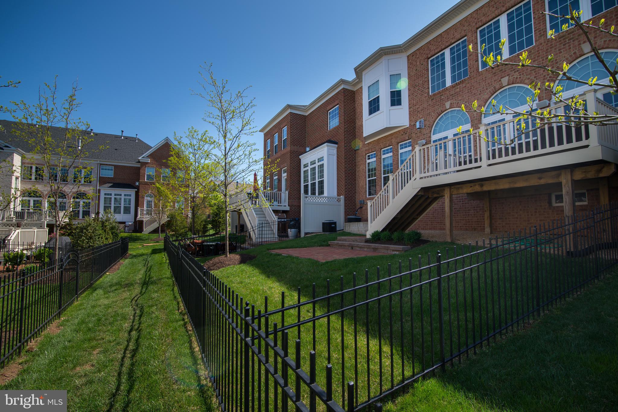 KENSINGTON SQUARE - Residential Lease