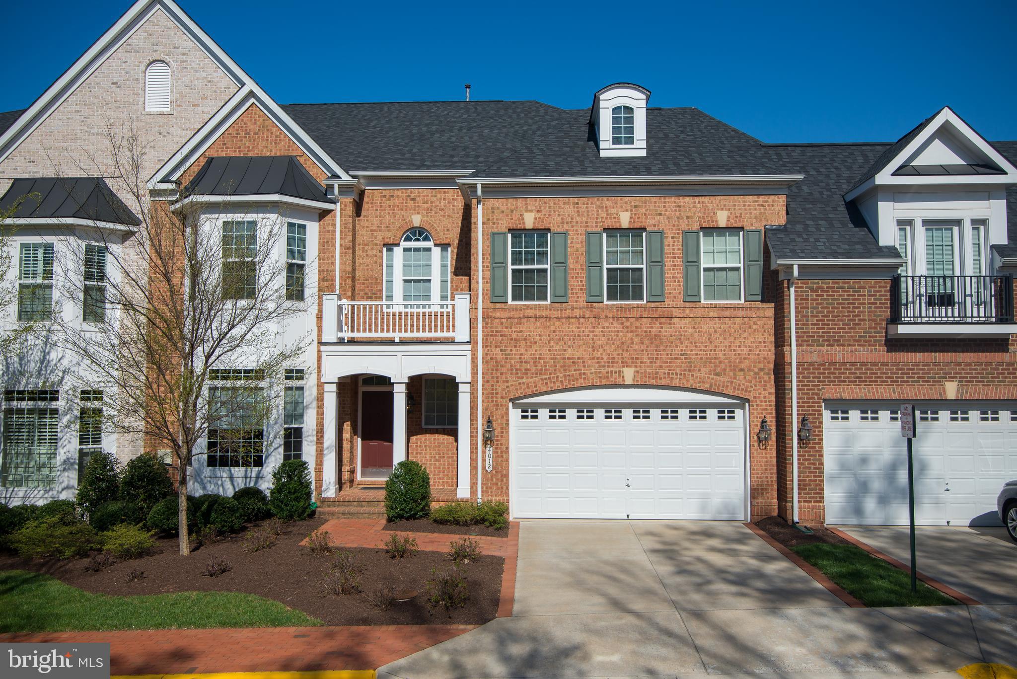 KENSINGTON SQUARE - Residential Lease