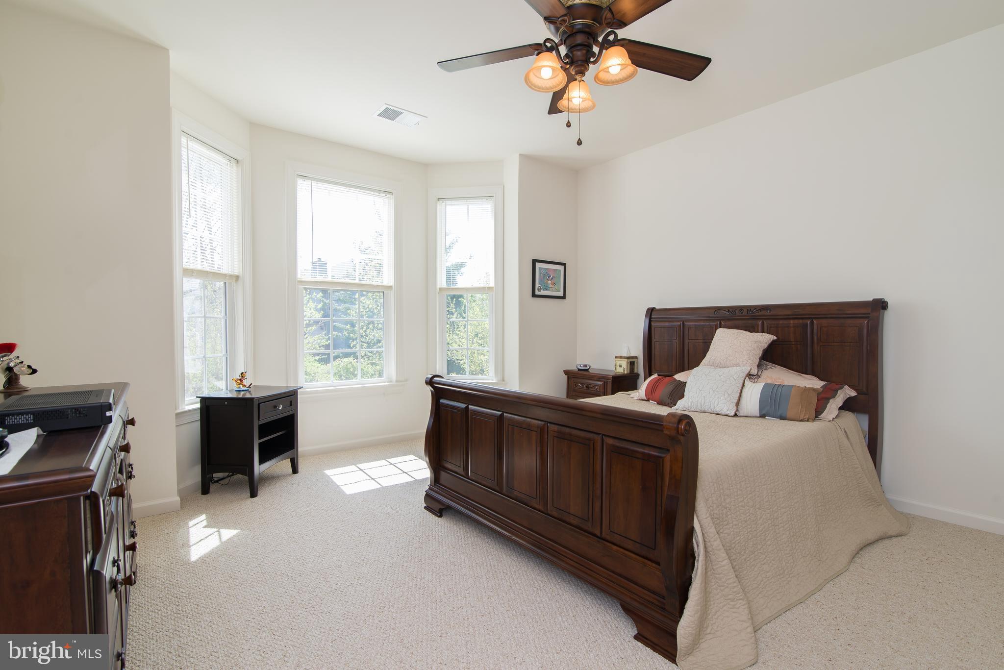 KENSINGTON SQUARE - Residential Lease