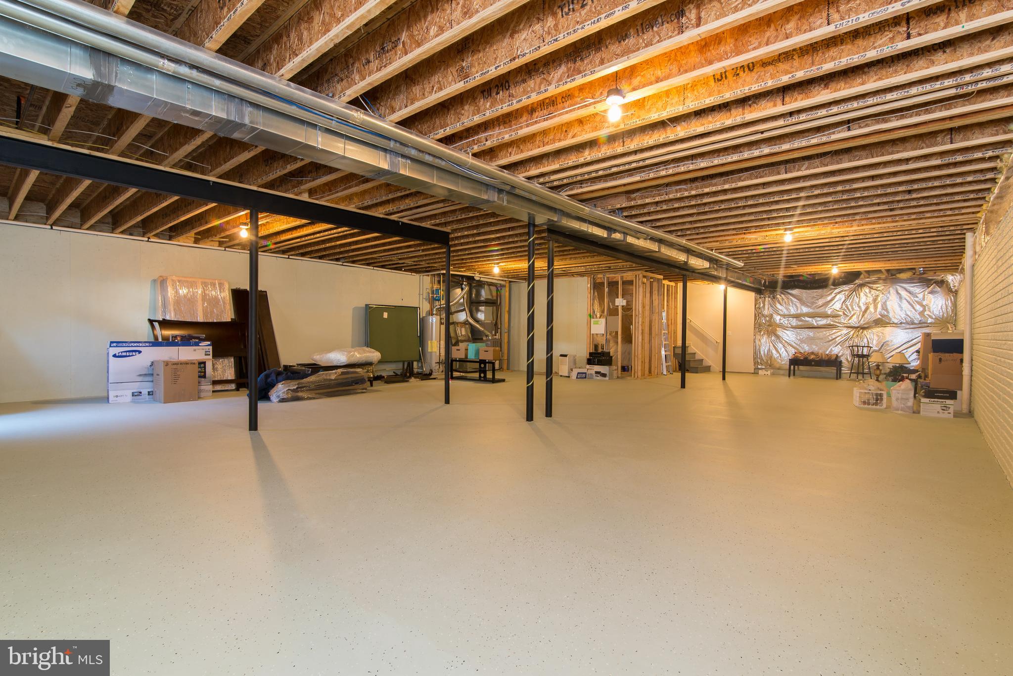 KENSINGTON SQUARE - Residential Lease