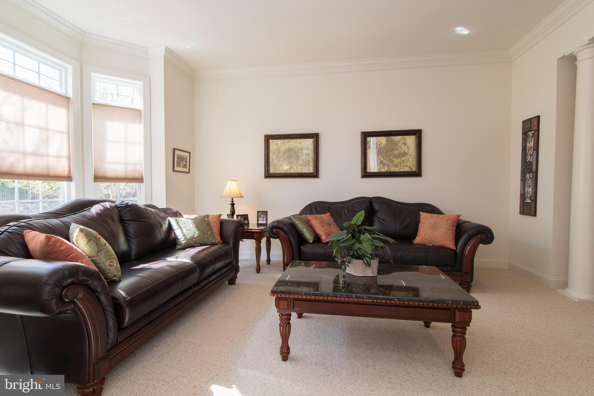 KENSINGTON SQUARE - Residential Lease