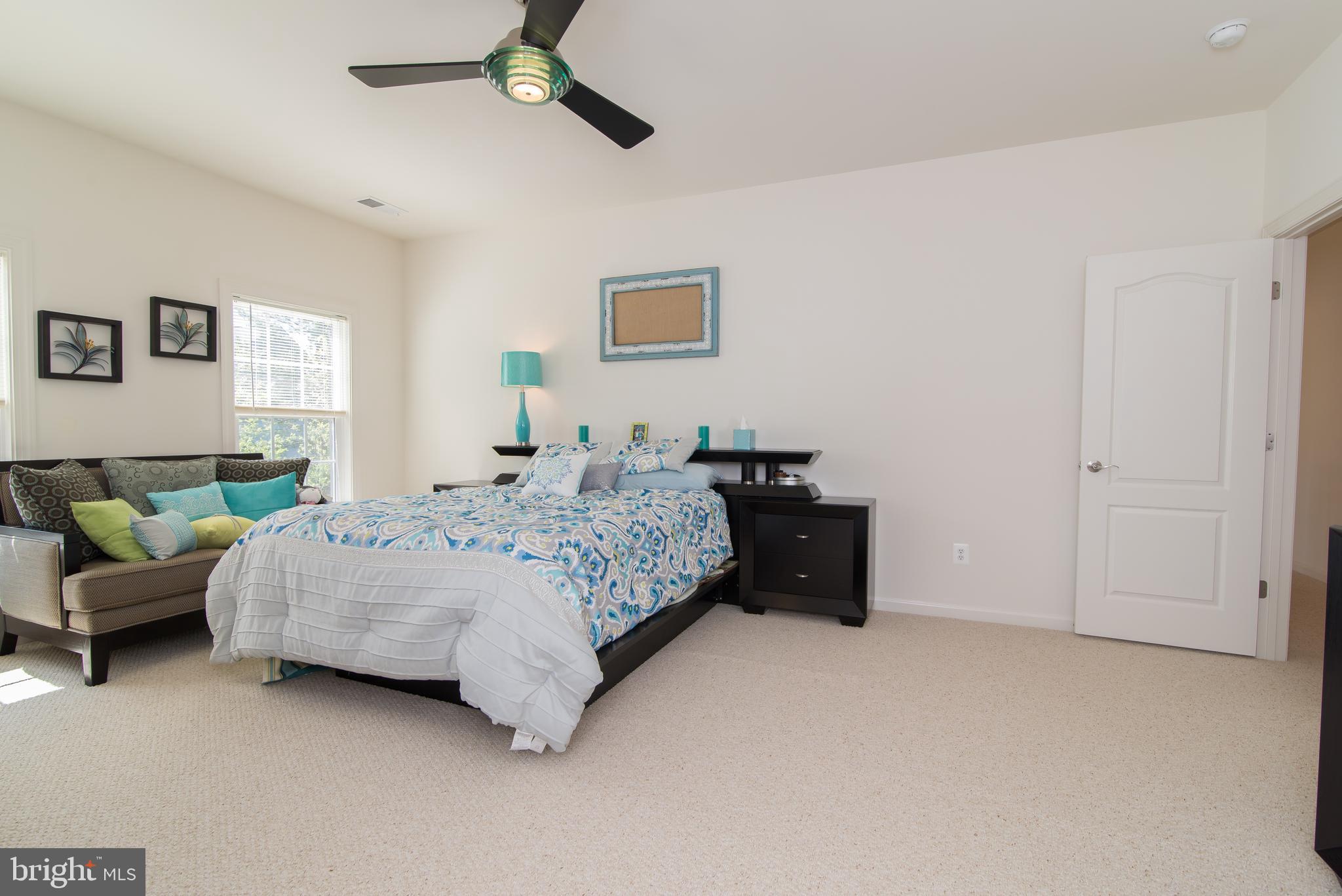 KENSINGTON SQUARE - Residential Lease