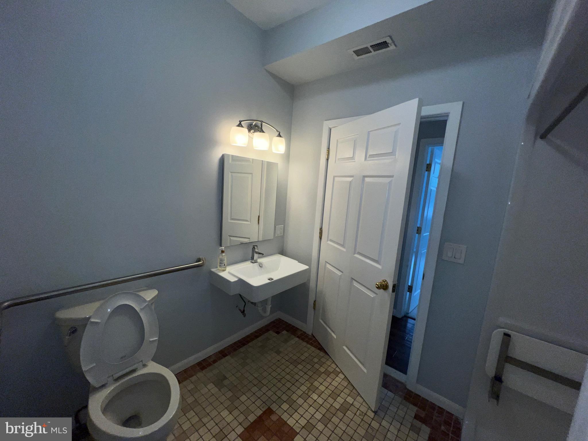 CHESTNUT HILL - Residential Lease