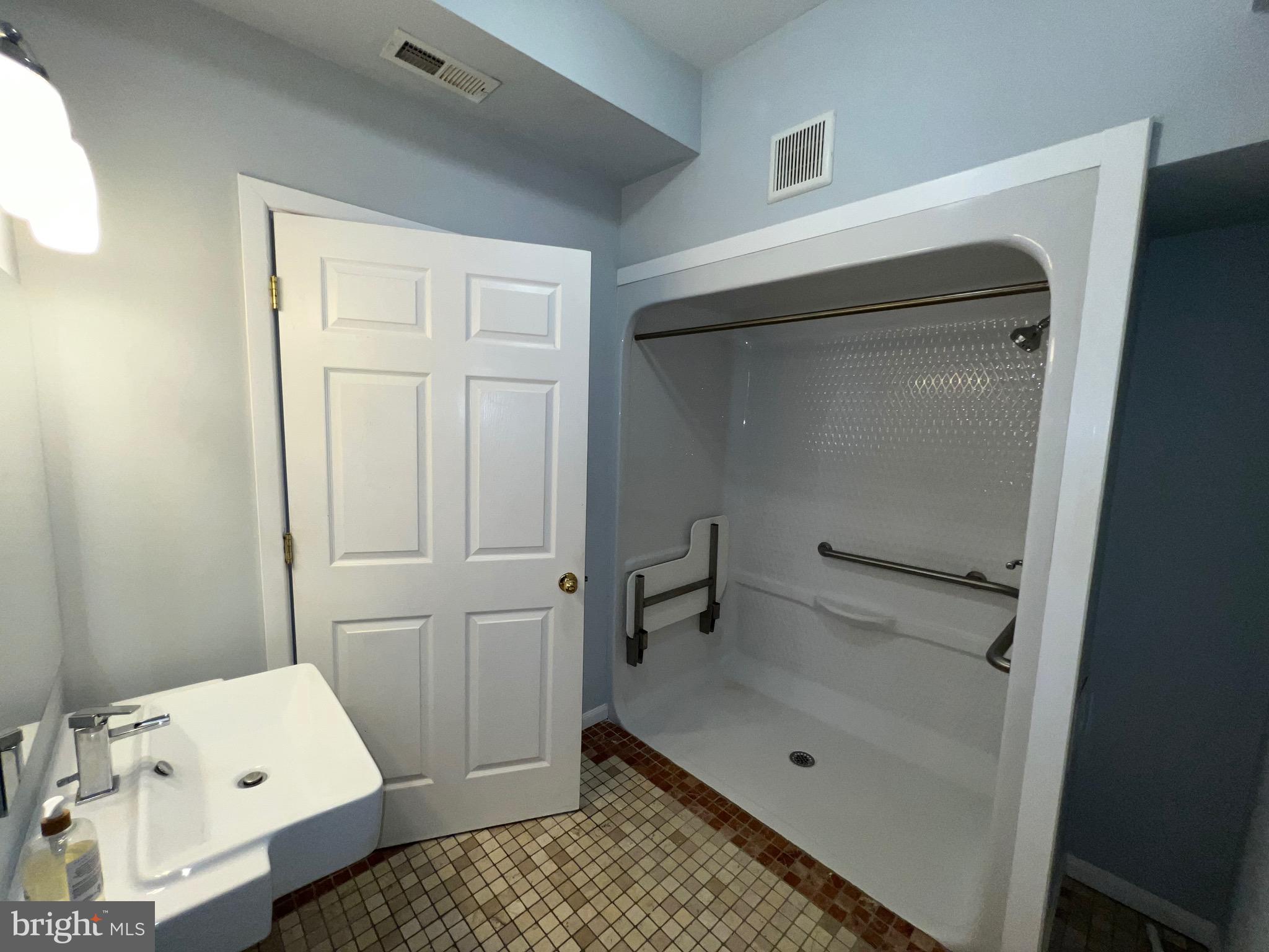 CHESTNUT HILL - Residential Lease