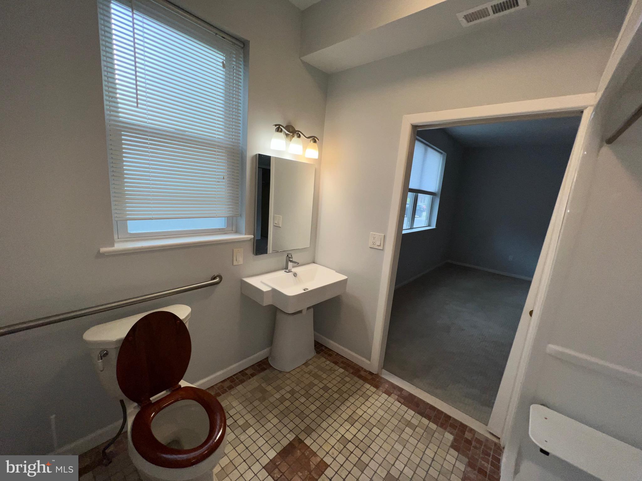 CHESTNUT HILL - Residential Lease