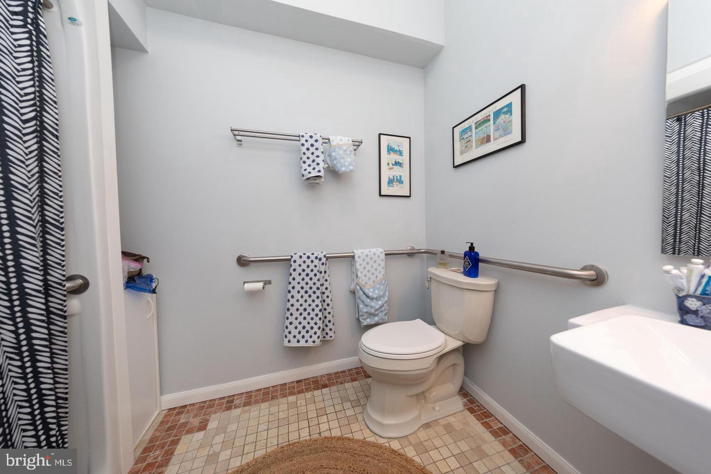 CHESTNUT HILL - Residential Lease