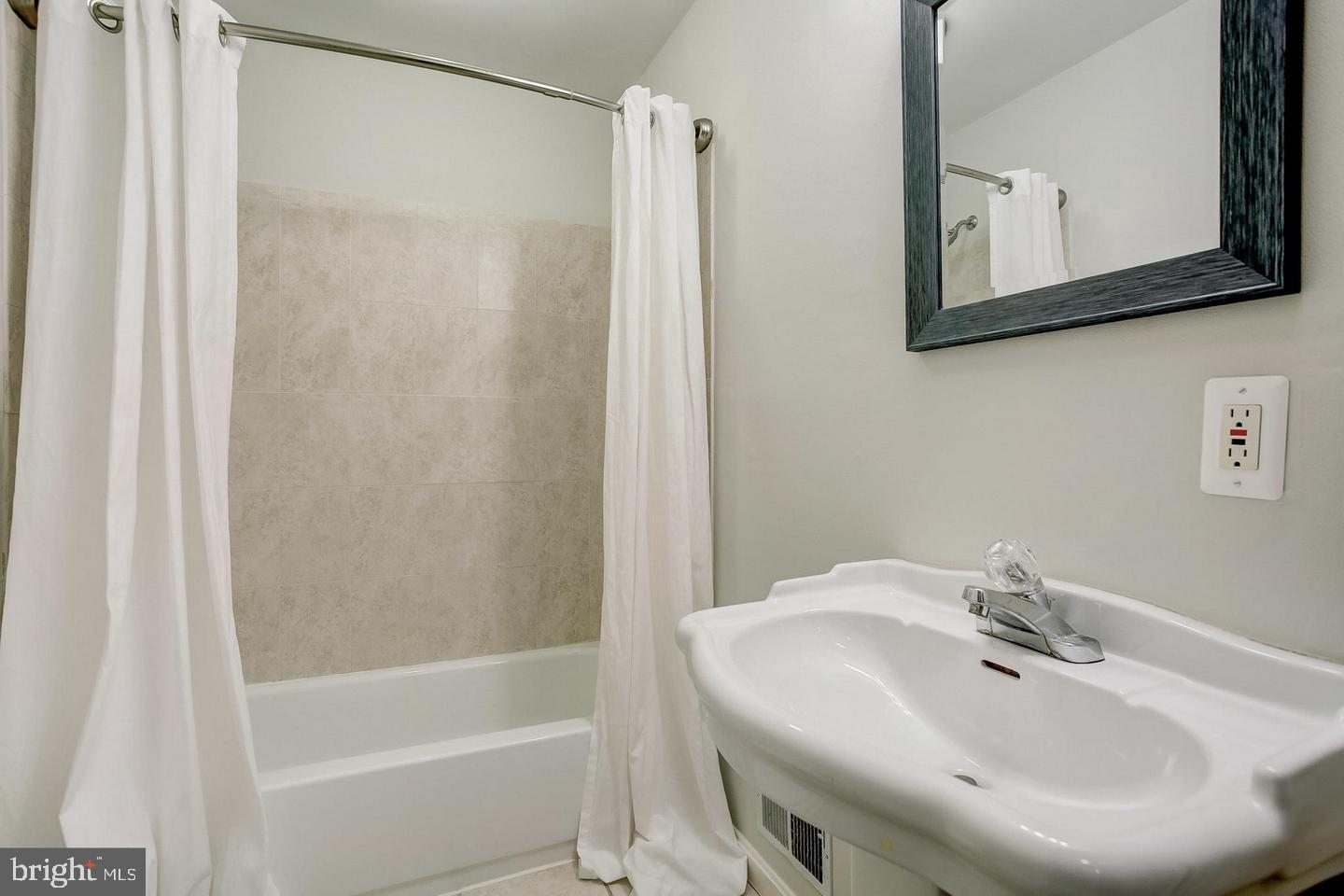 FELLS POINT HISTORIC DISTRICT - Residential Lease