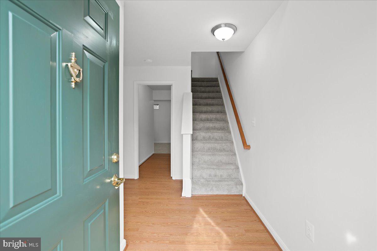 522 LILAC TERRACE NE