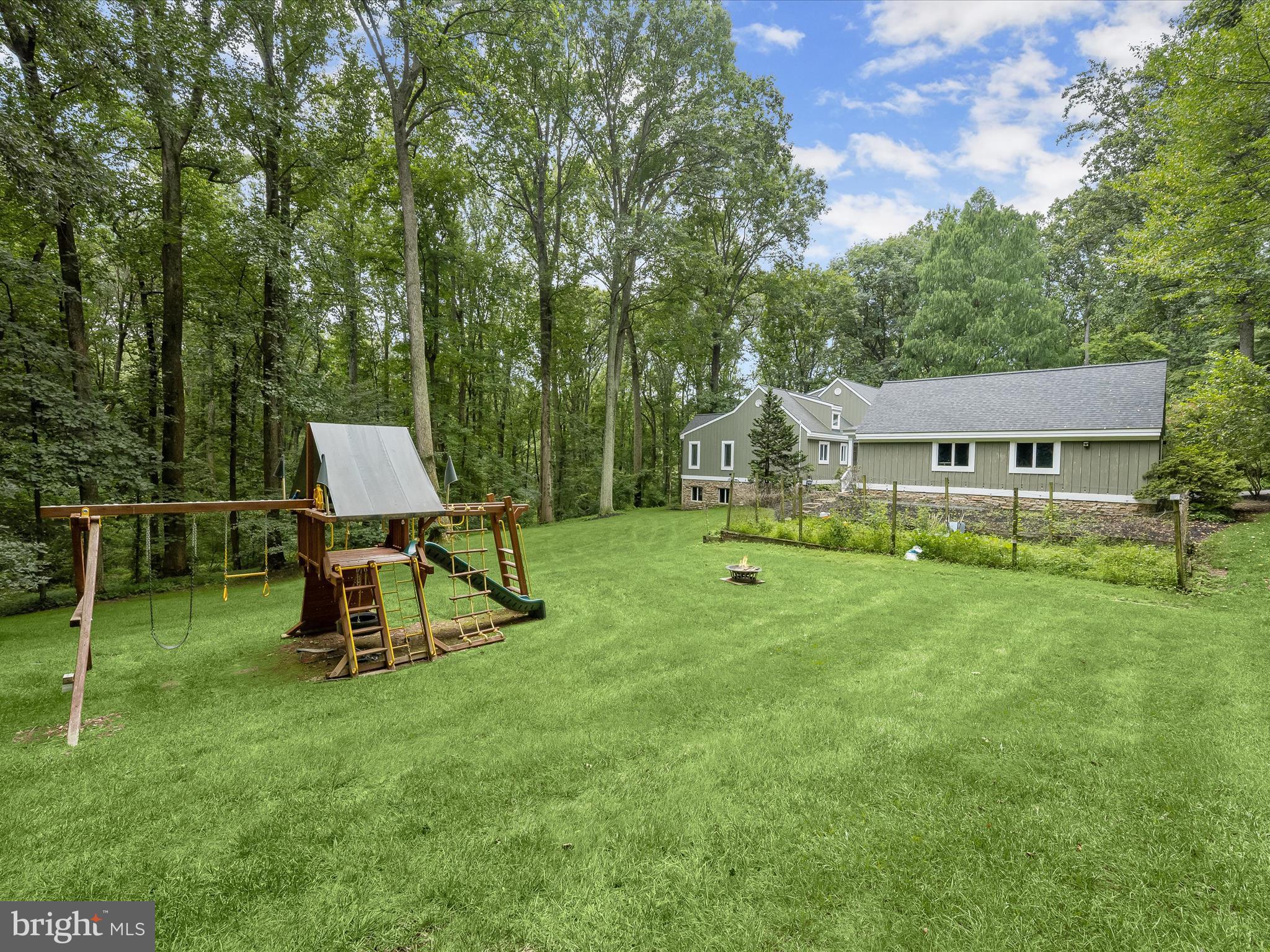 3633 CAMERON COURT