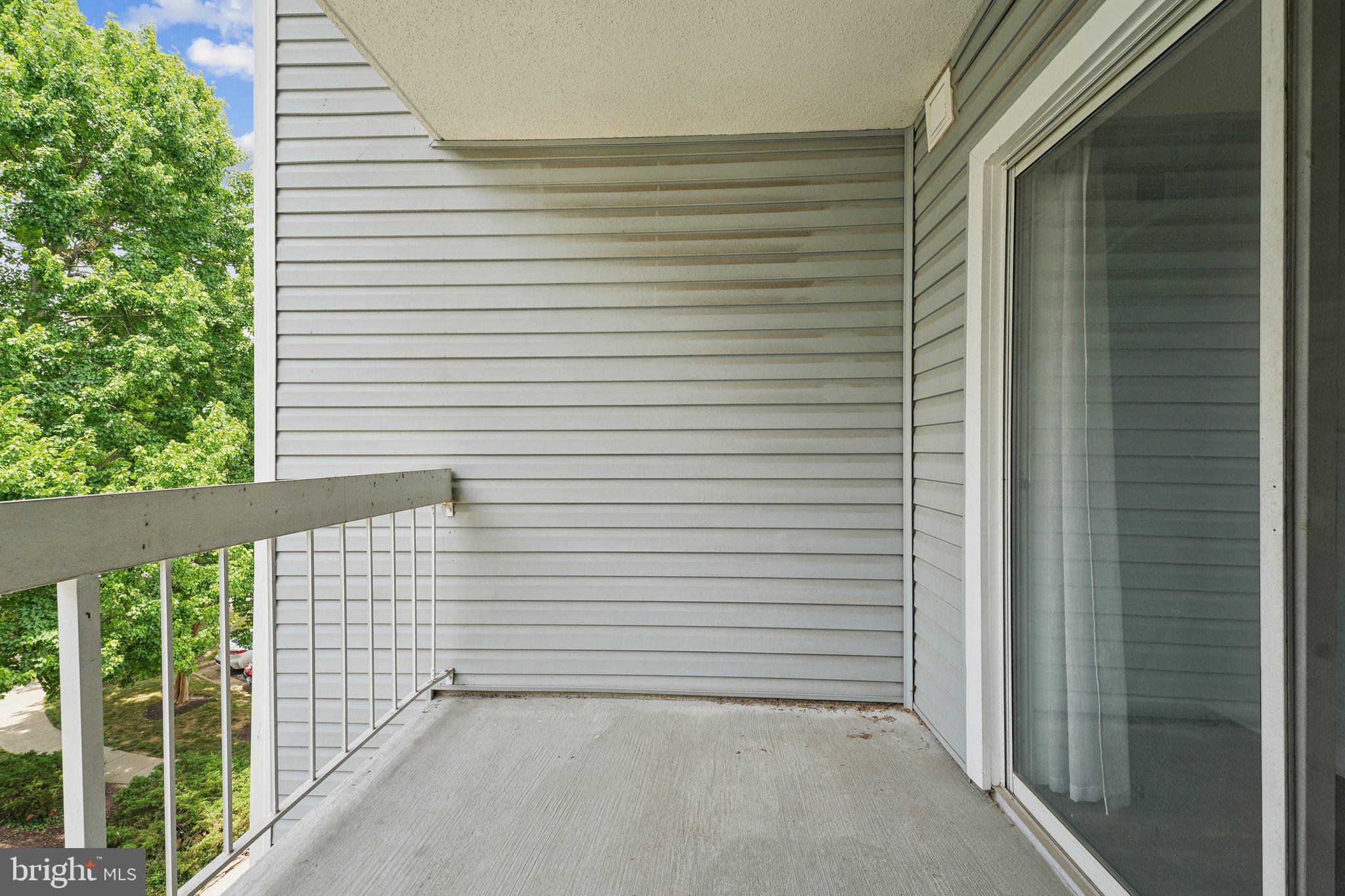 FOUR WINDS AT OAKTON - Residential Lease