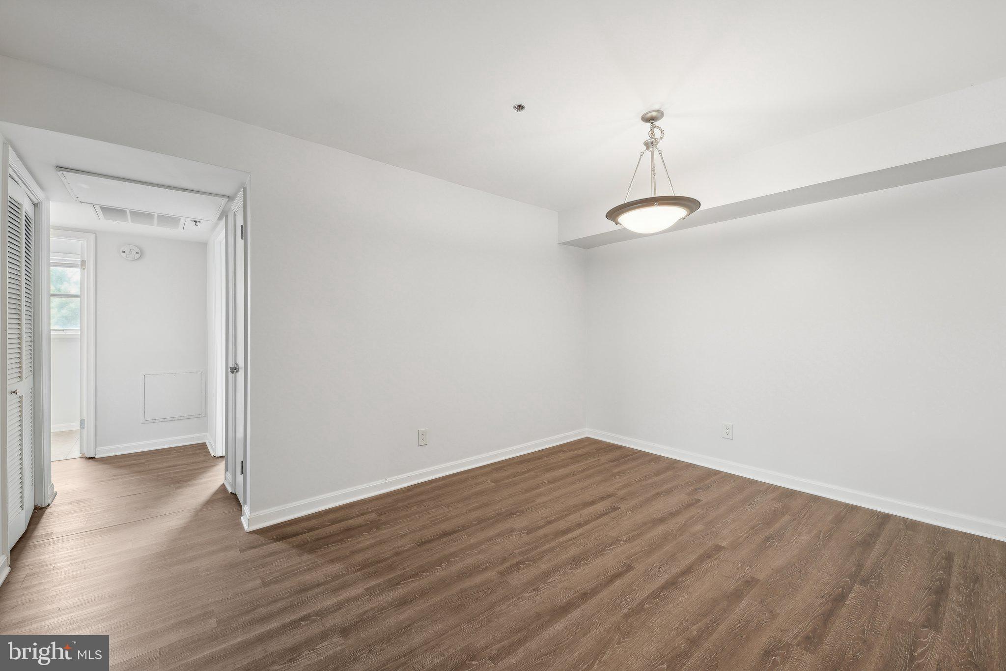 FOUR WINDS AT OAKTON - Residential Lease