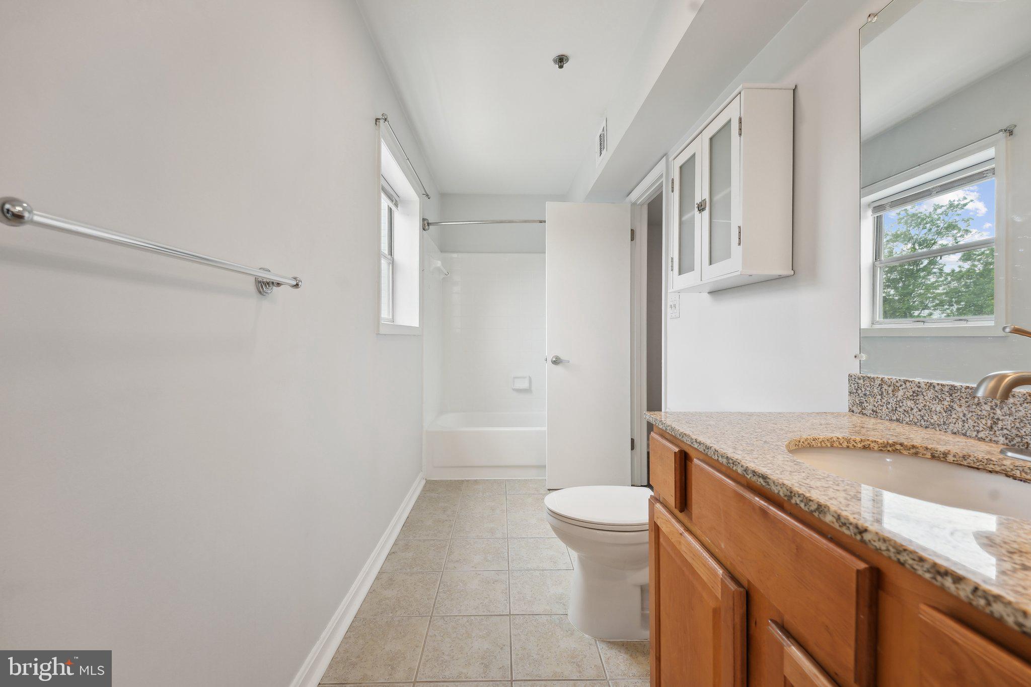 FOUR WINDS AT OAKTON - Residential Lease