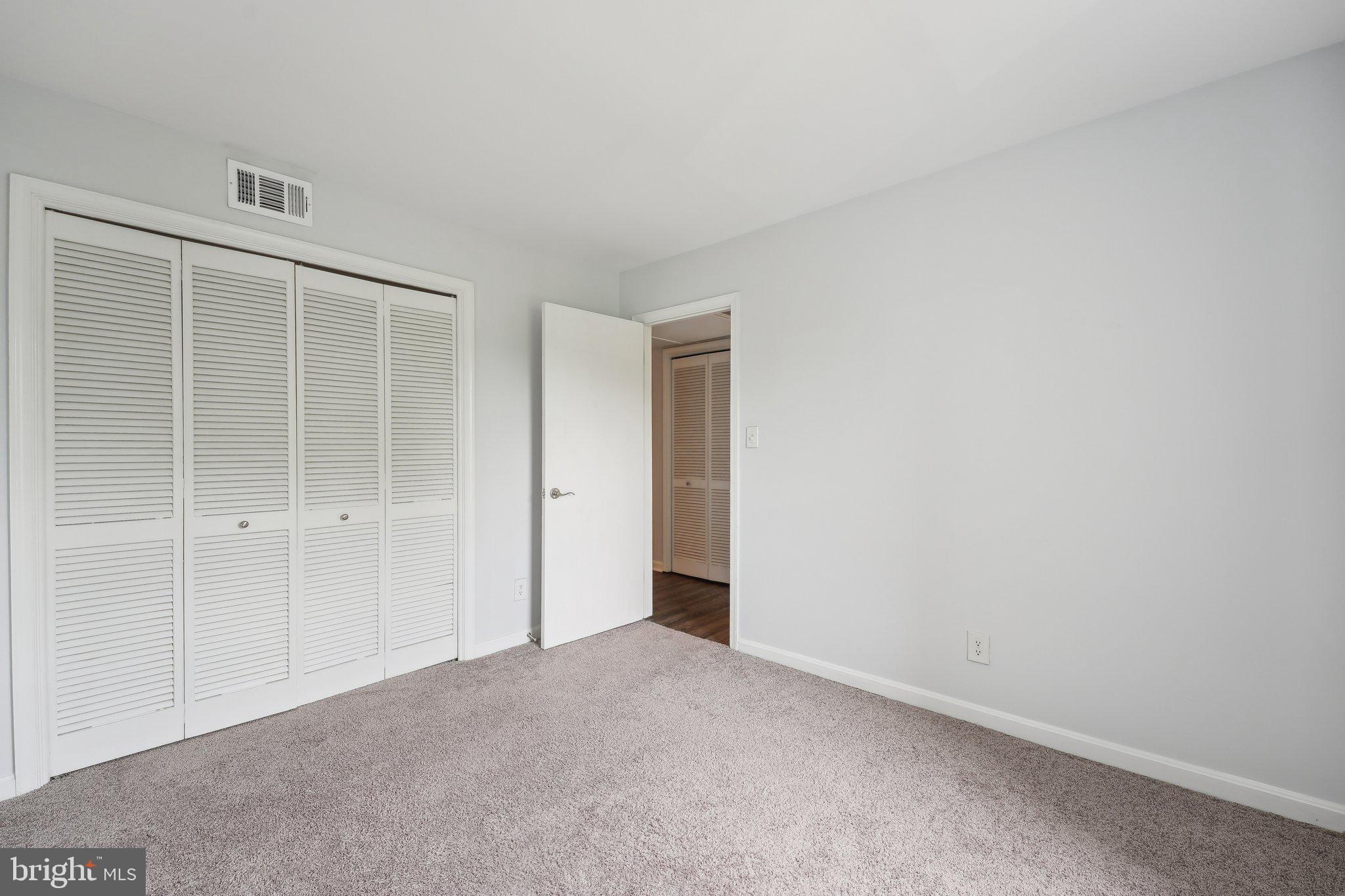 FOUR WINDS AT OAKTON - Residential Lease