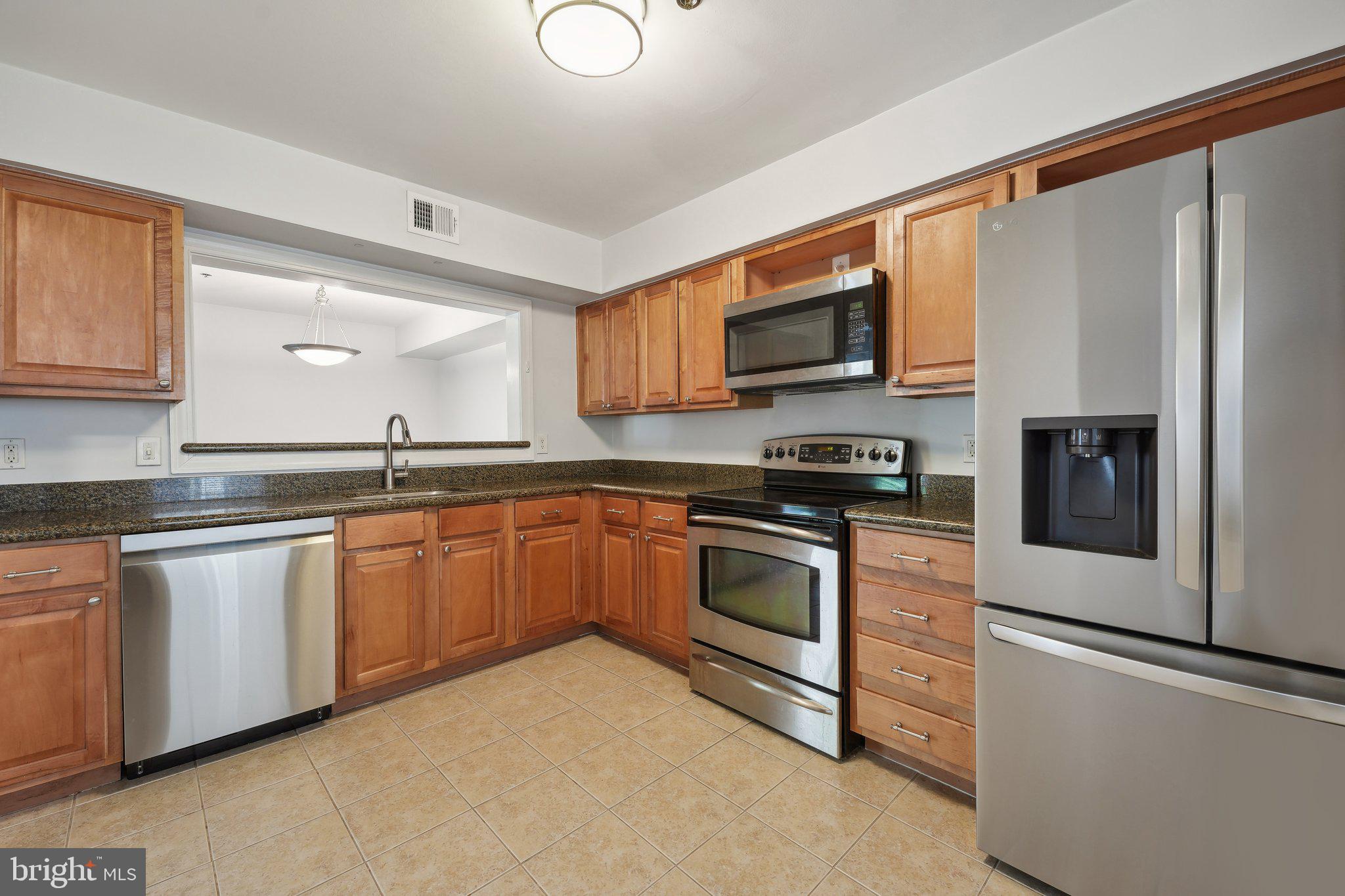 FOUR WINDS AT OAKTON - Residential Lease