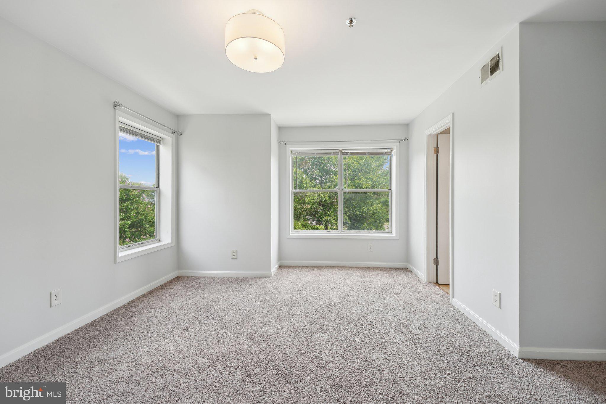 FOUR WINDS AT OAKTON - Residential Lease