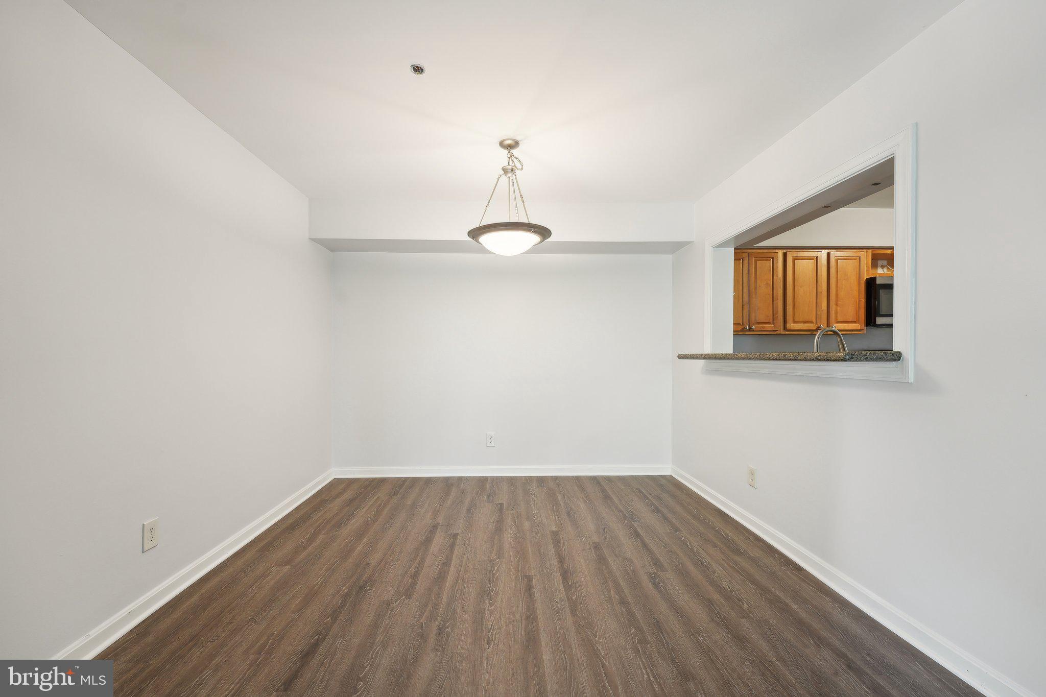 FOUR WINDS AT OAKTON - Residential Lease