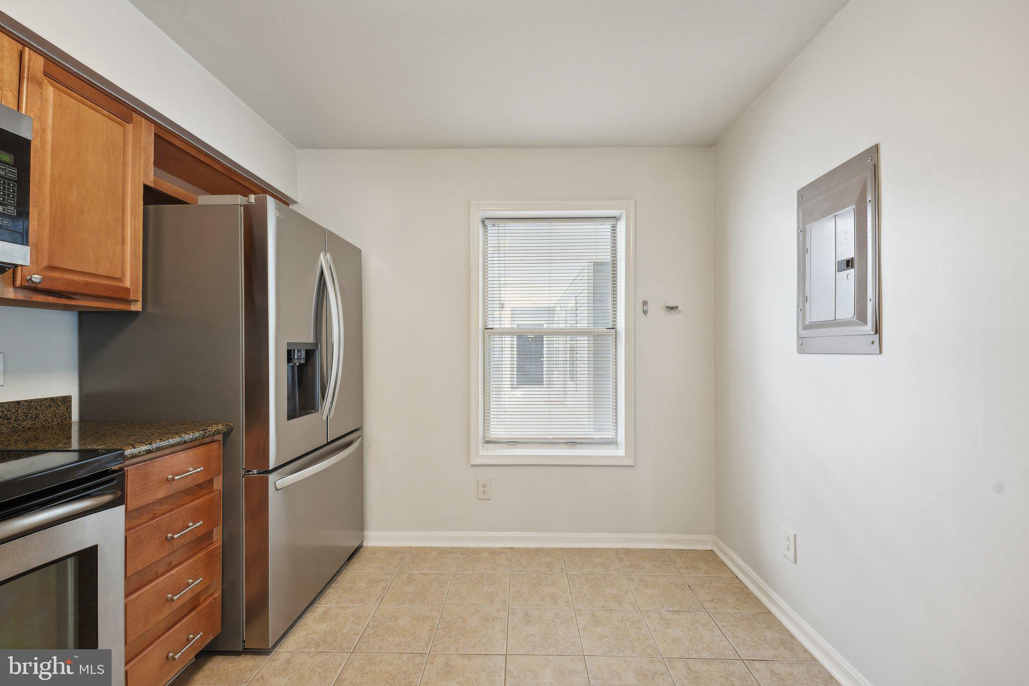 FOUR WINDS AT OAKTON - Residential Lease