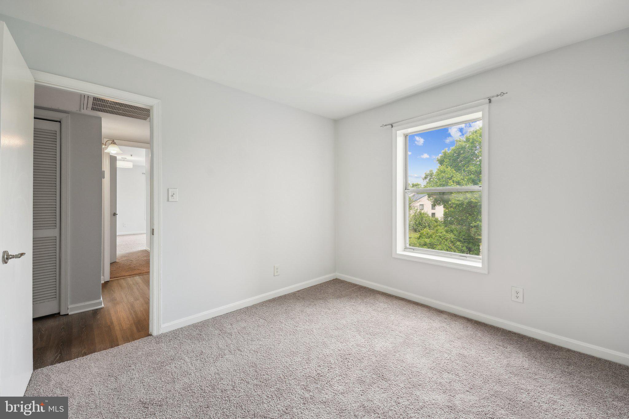 FOUR WINDS AT OAKTON - Residential Lease